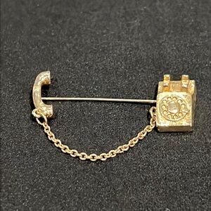 Vintage 1966 Yellow- Stone Avon pin